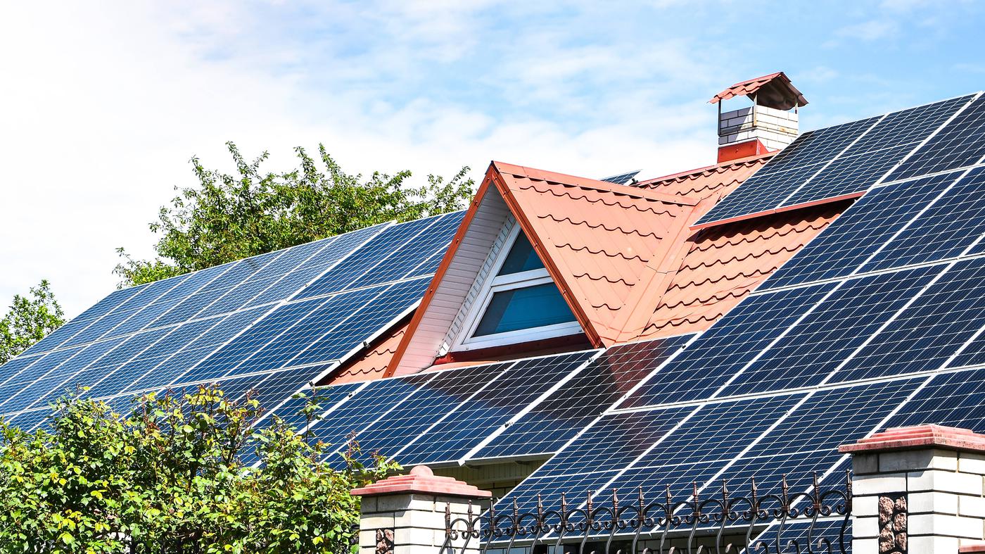 Solarheizung dach -Fotos und -Bildmaterial in hoher Auflösung – Alamy