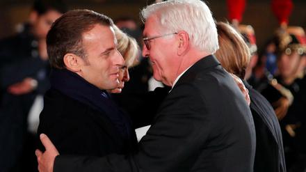 Emmanuel Macron begrüßt Frank-Walter Steinmeier in Straßburg