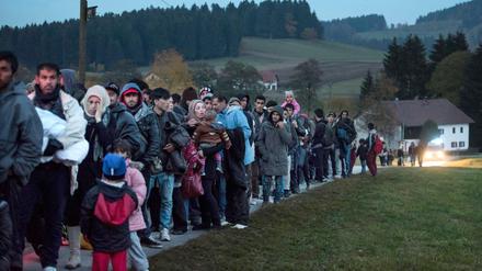 Im Jahr 2015 haben mehr als eine Million Flüchtlinge Deutschland erreicht. Wie viele in diesem Jahr kommen, weiß keiner.