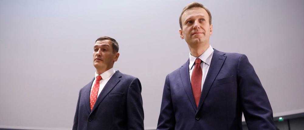 Alexej Nawalny (r.) und sein Bruder Oleg, 2018