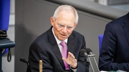 Wolfgang Schäuble (CDU), Bundestagspräsident, spricht in einer Plenarsitzung des Deutschen Bundestags.
