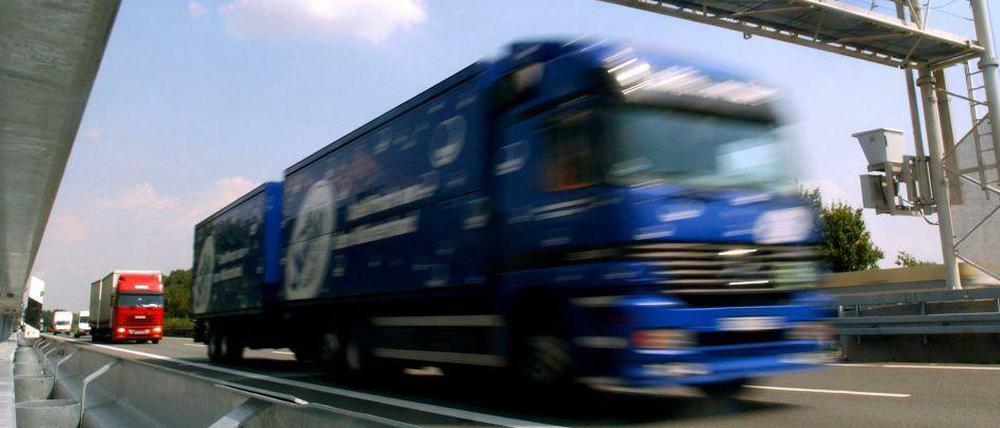 Für Investitionen in Deutschlands Straßennetz soll der Güterverkehr mehr zahlen.