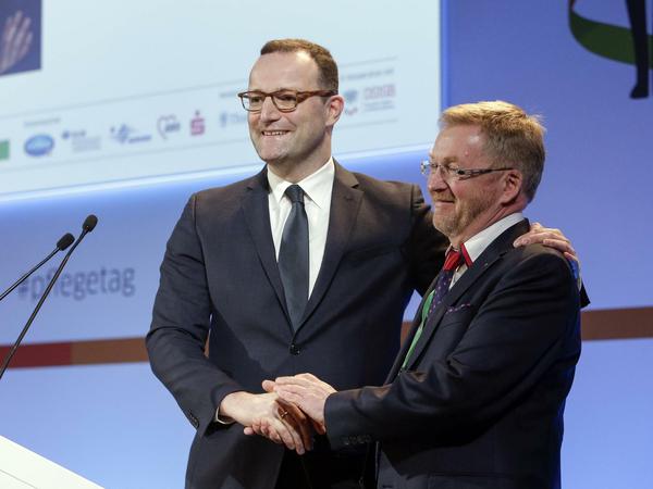 Andreas Westerfellhaus (r.), der Pflegebevollmächtigte der Bundesregierung, neben Gesundheitsminister Jens Spahn