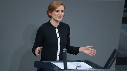 Katja Kipping (Die Linke) spricht bei der 150. Sitzung des Bundestages. 