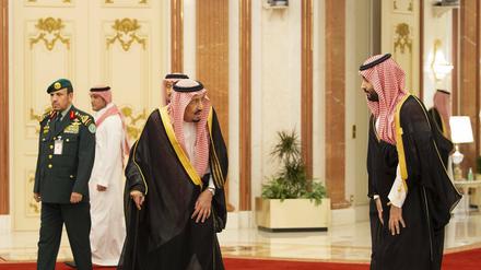 Der saudische Kronprinz Mohammed bin Salman mit seinem Vater König Salman bin Abdulaziz Al Saud. 