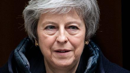 „Theresa May wirkt in diesem Zirkus wie der Zauberer mit Zylinder, aber ohne Kaninchen,“ findet Grünen-Politiker Reinhard Bütikofer.