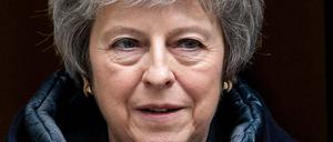 „Theresa May wirkt in diesem Zirkus wie der Zauberer mit Zylinder, aber ohne Kaninchen,“ findet Grünen-Politiker Reinhard Bütikofer.