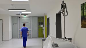 Paderborn in NRW, eine Station des Brüderkrankenhauses St. Josef. Bund und Länder haben sich darauf geeinigt, sich an der Krankenhausreform in NRW zu orientieren.