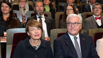 Bundespräsident Frank-Walter Steinmeier mit seiner Frau Elke Büdenbender beim Leipziger Festakt