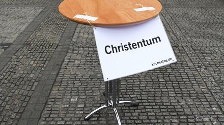 Nur noch 27,1 Prozent der Menschen in Deutschland gehören der evangelischen Kirche an, Tendenz sinkend. 