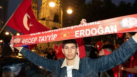 Erdogan-Anhänger nach der Wahl auf dem Kurfürstendamm in Berlin