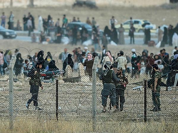 Syrer fliehen vor dem Krieg in die Türkei.