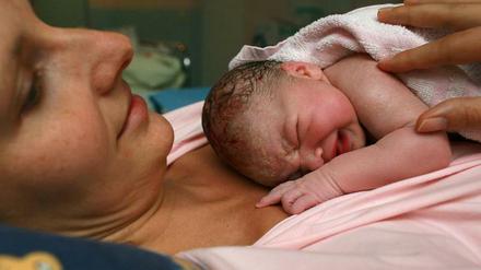 Mutter und Kind direkt nach der Geburt: Es ist ein Wunder, jedes Mal.