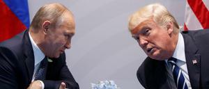 Wladimir Putin und Donald Trump sprechen miteinander beim G20-Gipfel in Hamburg, 2017.