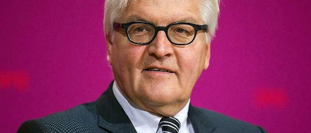 Der Ex-Vizekanzler Frank-Walter Steinmeier ist erneut für den Posten des Außenministers im dritten Kabinett unter Merkel aufgestellt worden.
