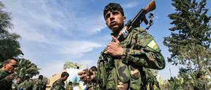 Kurdische Kämpfer nach dem Sieg über das IS-Kalifat in Syrien.