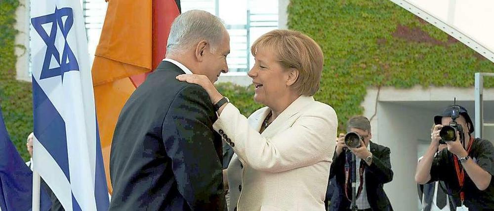 Auch wenn sich Benjamin Netanjahu und Angela Merkel politische wenig zu sagen haben, funktioniert das deutsch-israelische Verhältnis.