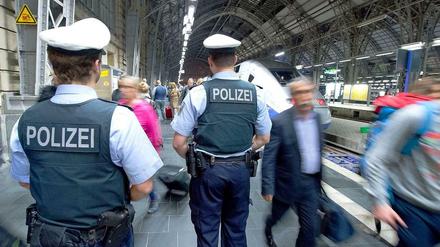 Bundespolizisten am Bahnhof in Frankfurt am Main