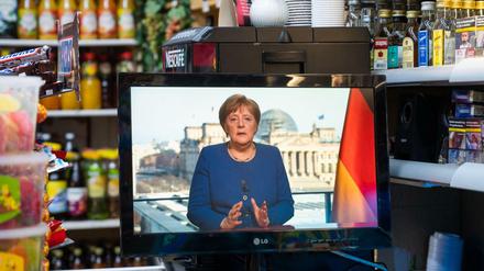 In einem Berliner Spätkauf lief die Krisenansprache der Kanzlerin.