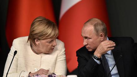 Hat Angela Merkel zu lange auf Ausgleich mit Wladimir Putin gesetzt und damit Fehlentwicklungen begünstigt? Die Frage steht nun im Raum.