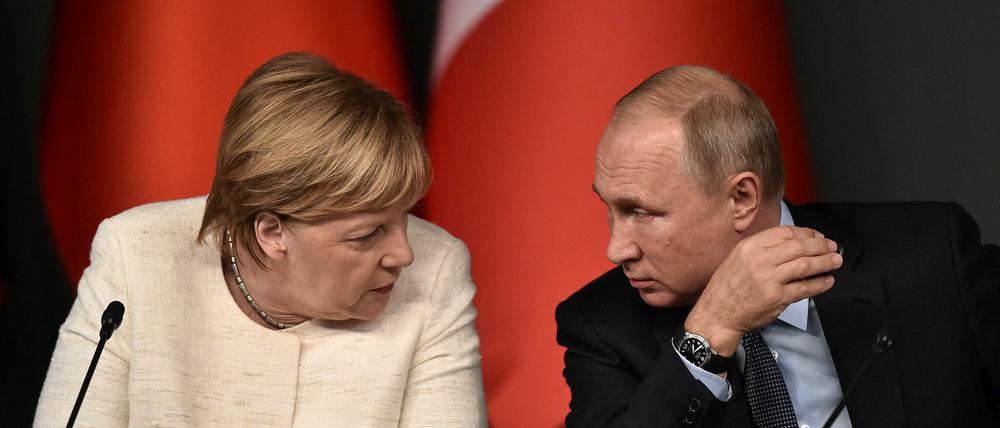 Hat Angela Merkel zu lange auf Ausgleich mit Wladimir Putin gesetzt und damit Fehlentwicklungen begünstigt? Die Frage steht nun im Raum.