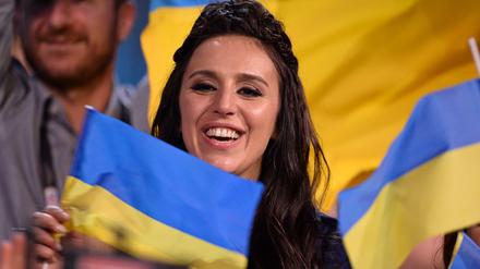 Die Ukrainerin Jamala freut sich über ihren Sieg beim ESC. 
