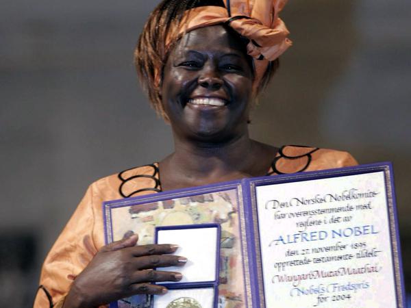 Am 10. Dezember 2010 erhält Wangari Maathai in Oslo den Friedensnobelpreis - als erste Frau aus Afrika überhaupt.