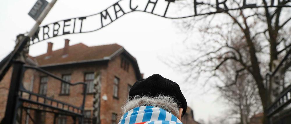 Überlebende und Besucher gedenken der Befreiung des Konzentrationslagers Auschwitz. 