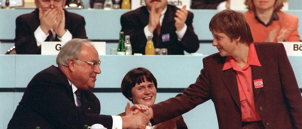 Helmut Kohl und Angela Merkel - der Patriarch und die Mutter der Republik.
