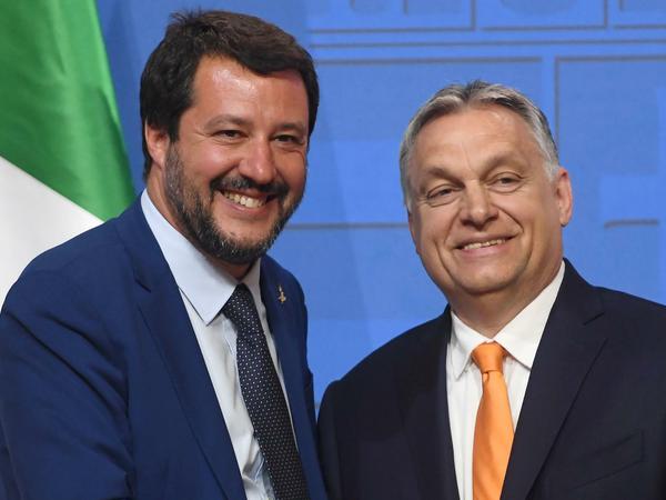Italiens Innenminister und Vizeregierungschef Matteo Salvini (links) mit Ungarns Ministerpräsident Viktor Orban 