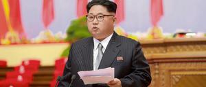 Kim Jong Un spricht auf dem Parteikongress in Pjöngjang.