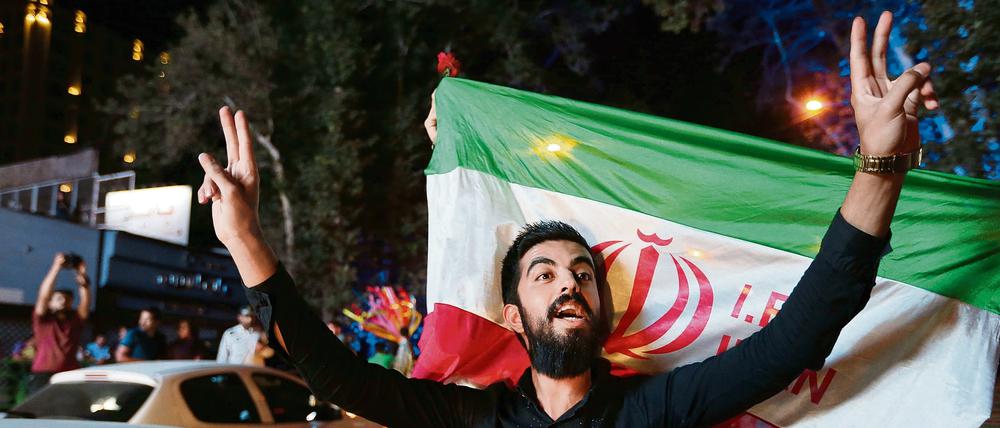 In Teheran feierten viele Menschen nach dem Fastenbrechen das Atomabkommen von Wien. 
