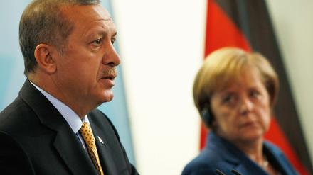 Der damalige türkische Regierungschef Erdogan und Kanzlerin Merkel im Oktober 2010 in Berlin.