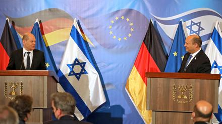 Bundeskanzler Olaf Scholz bei seinem Antrittsbesuch in Israel mit dessen Ministerpräsident Naftali Bennett.