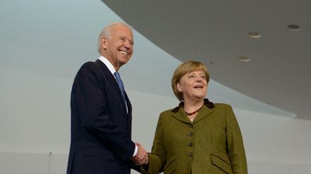 Alte Bekannte: Archivbild von 2013 mit Kanzlerin Merkel und dem damaligen US-Vizepräsidenten Biden in Berlin. 