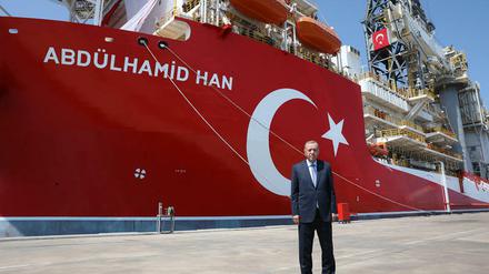 Der türkische Staatspräsident Erdogan schickte am Dienstag das Gas-Bohrschiff „Abdülhamid Han“ in umstrittene Gewässer.