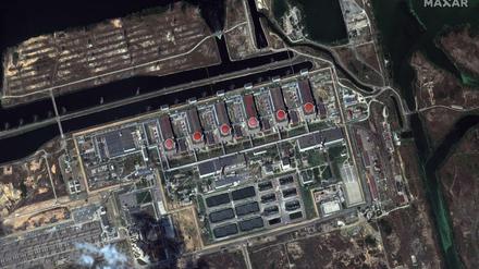 Ein von Maxar Technologies zur Verfügung gestelltes Sattelitenbild zeigt das Kernkraftwerk Saporischschja.