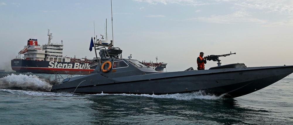 Irans Revolutionsgarden kapern ein britisches Handelsschiff. 