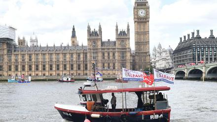 Protest auf der Themse. Britische Fischer demonstrierten 2016 in der Nähe des Londoner Parlaments für den EU-Austritt. 