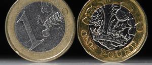 Das Pfund verliert, der Euro gewinnt derzeit. Die Brexit-Verhandlungen schleppen sich dahin.