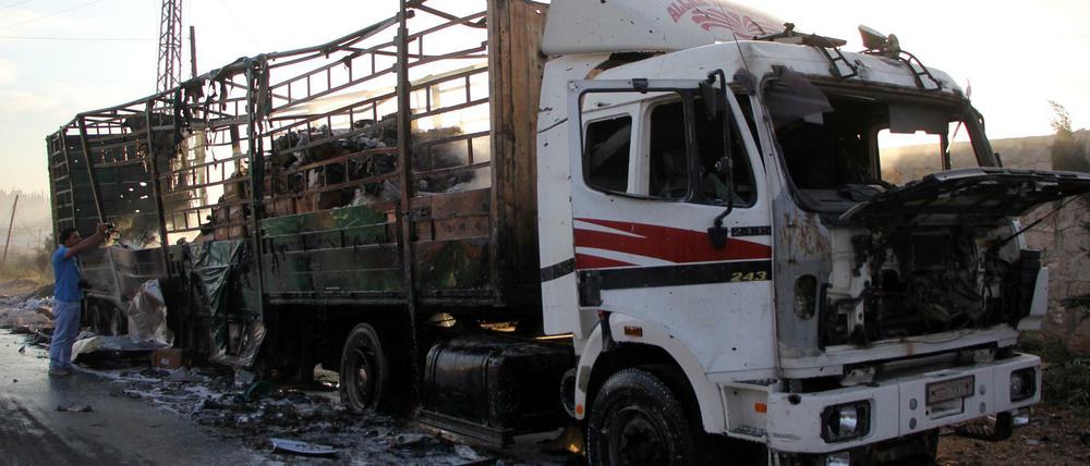 Einer der angegriffenen Lastzüge westlich von Aleppo.