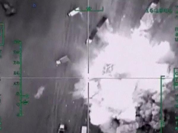 Luftschläge. Russische Jets treffen immer wieder Ölförderanlagen. Doch der Schmuggel des IS geht weiter.