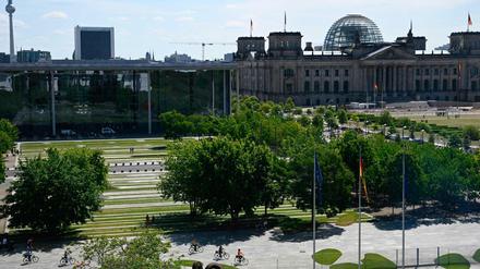 Abgeordnete des Bundestags haben Anspruch auf kostenfreie Nutzung eines Fahrdienstes.