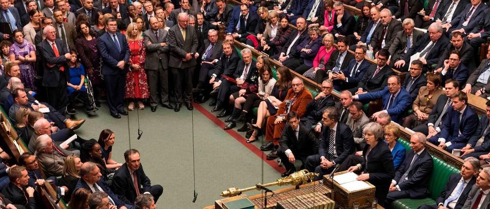 Theresa May bei ihrem Abschlussstatement nach dem Scheitern des EU-Austrittsabkommens. Während der Debatte thematisierten Abgeordnete auch die Sorgen ihrer Bürger.