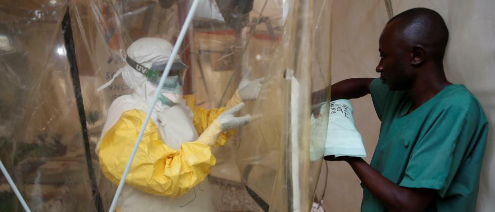 Medizinisches Personal in einem Ebola-Behandlungszentrum im Kongo.
