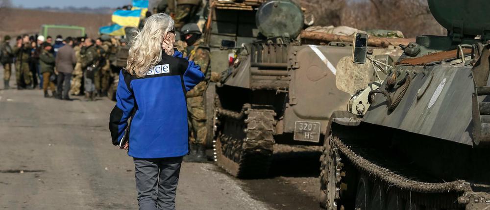 Die Special Monitoring Mission OSZE protokolliert Vorfälle in der Ost-Ukraine. Hier ein Foto aus dem Februar 2015.