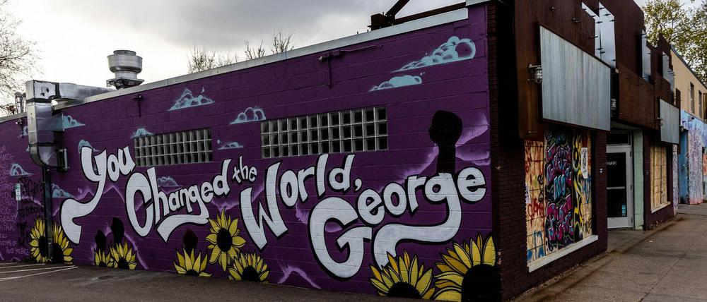 Ein Wandbild erinnert in Minneapolis an George Floyd, der vor elf Monaten bei einem Polizeieinsatz getötet wurde. 