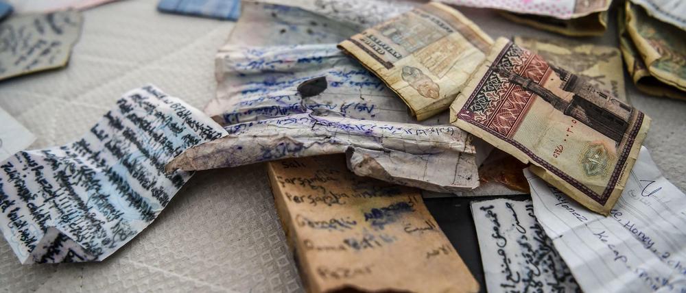 Geld und Briefe wurden bei der Festnahme in der Istanbuler Wohnung gefunden. 