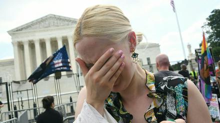 Tränen einer Abtreibungsbefürworterin. 