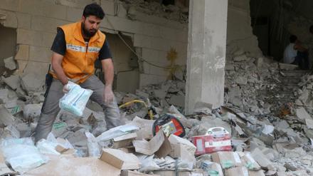 Bereits Ende April hatte ein Luftangriff ein Krankenhaus im von den Rebellen besetzten Gebiet in Aleppo getroffen. 